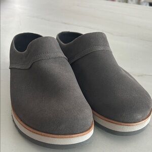 Men’s Juno grey suede slip on clogs